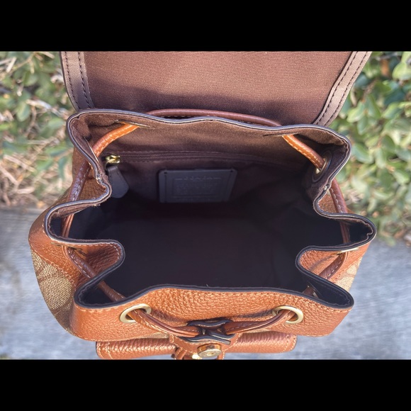 ❌ SOLD ❌Coach Pennie 22 backpack - Picture 2 of 4